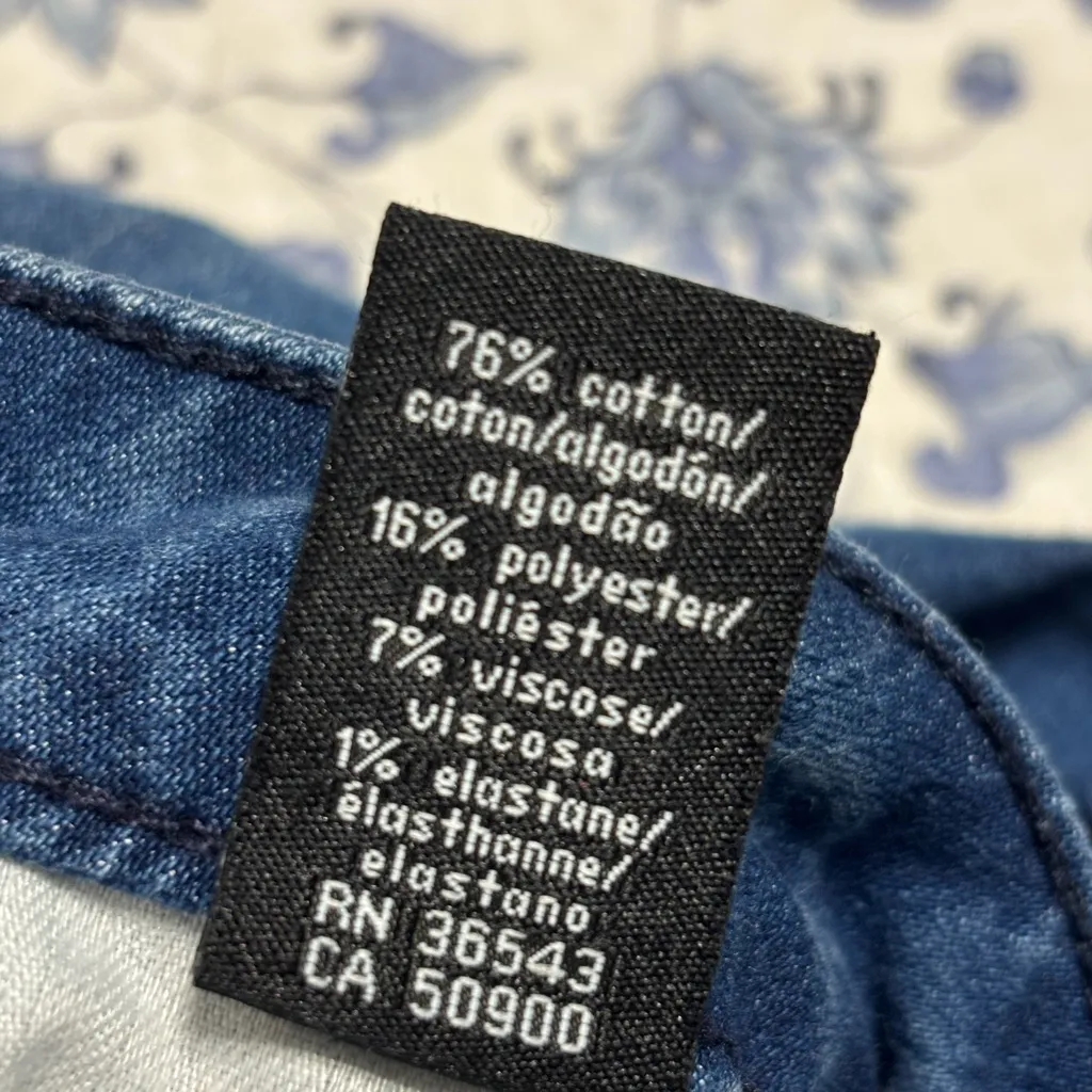 Calvin Klein Women's Classic Blue Skinny Jeans - Image 4