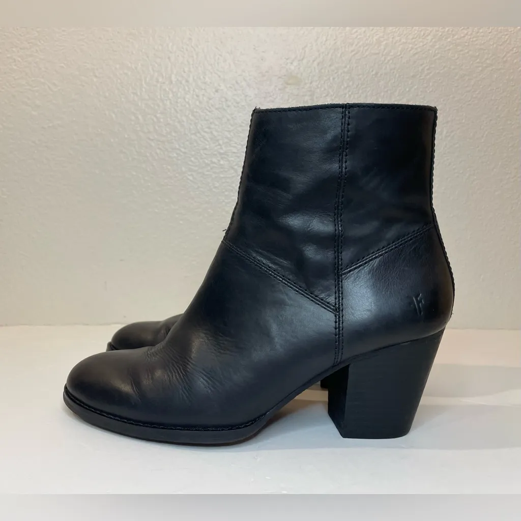 Frye Women’s Megan Black Leather Ankle Booties Size 7 M - Image 3