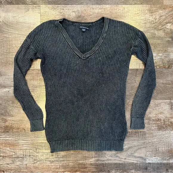American Eagle Outfitters Gray/Black Knitted V-neck Sweater Size XS - Image 1