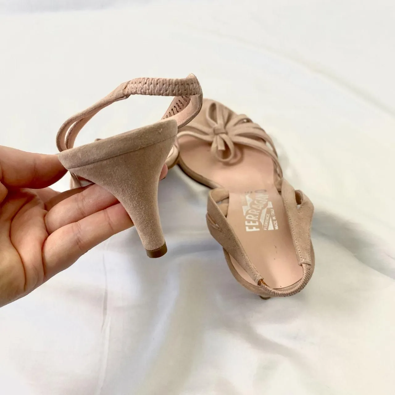 Vintage Salvatore Ferragamo Blush Pink Suede Leather Bow Kitten Heels US 6 - Image 8