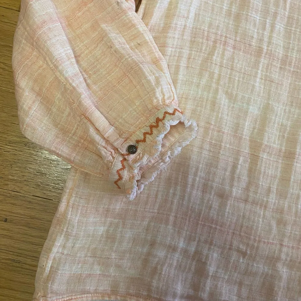 soft light peach top - Image 6