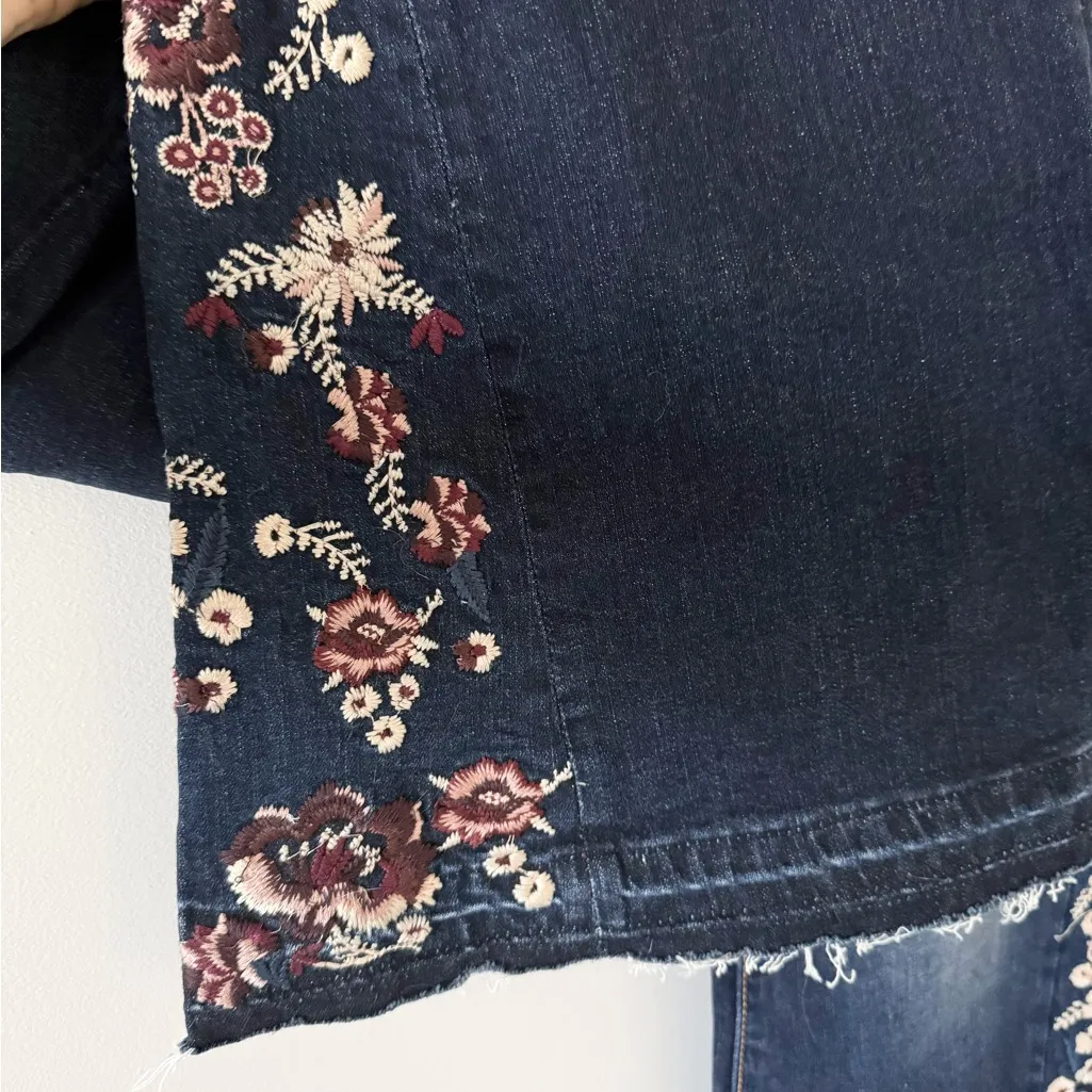 NWT Driftwood Farrah Flare Jean in Floral Embroidery Size 30 - Image 3