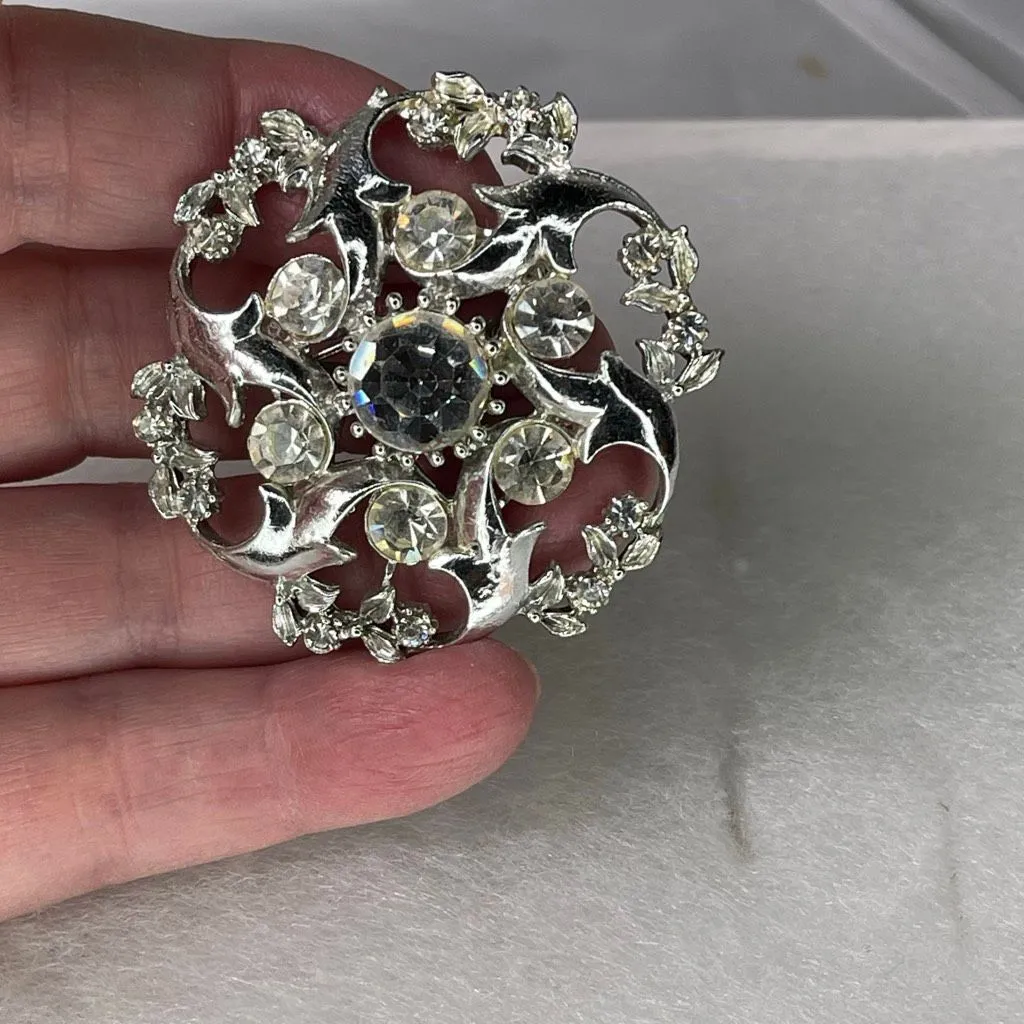 Vintage rhinestone swirl starbust open cut atomic area brooch. Silver - Image 3