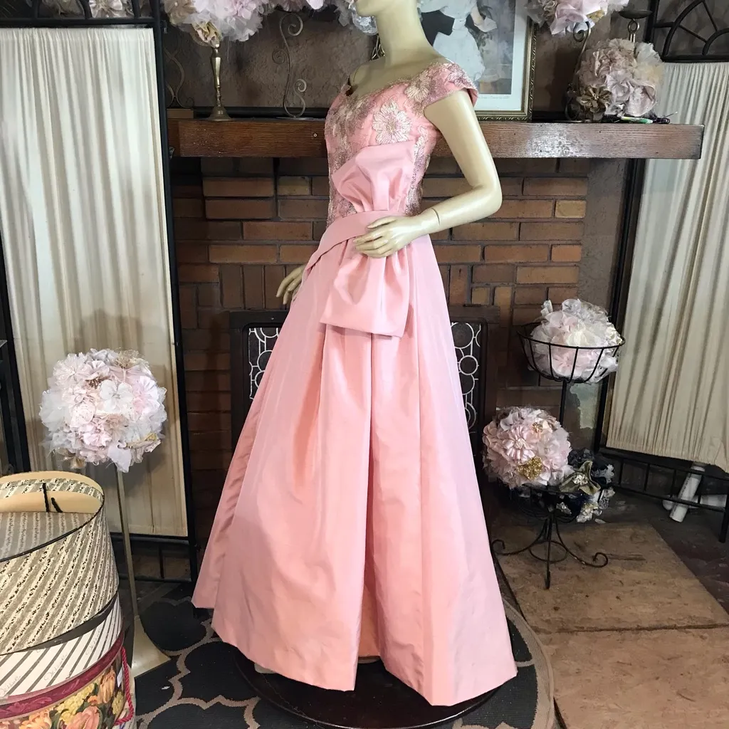 VINTAGE 1980'S VICTOR COSTA PINK OCCASION DRESS LACE EMBROIDERED & TAFFETA DRESS Size 8 - Image 4