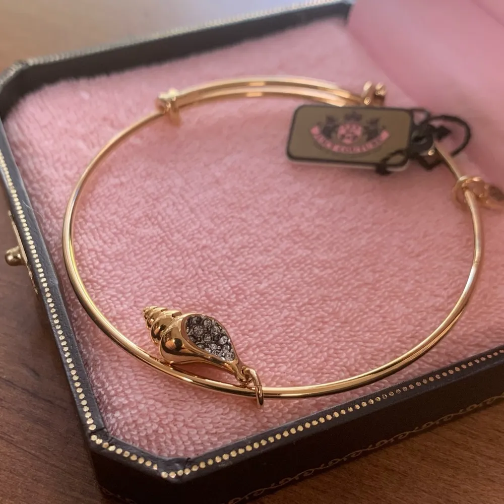 Retro  Pam Gela Gold Seashell Charm Fun in the Sun Bangle Bracelet - Image 2