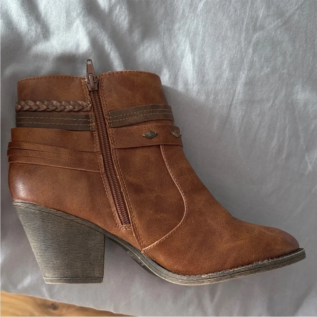 $80 NEW Jellypop Women's Jennifer  Heeled Ankle Boots western 10 - Image 9