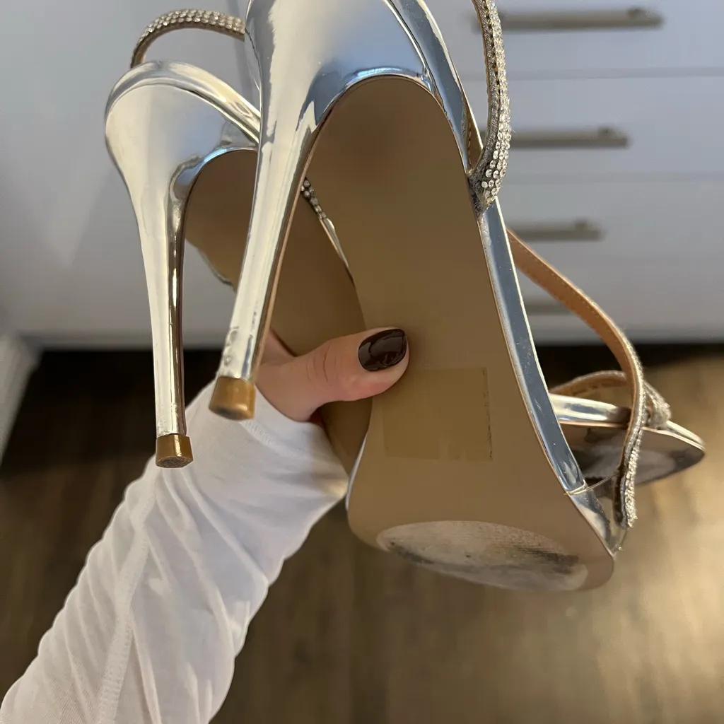Steve Madden Noelle Metallic Silver Heels - Image 11