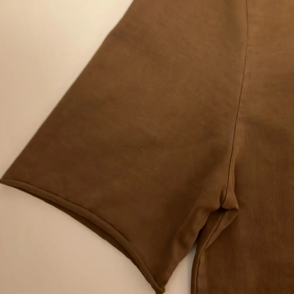 Levi’s woman’s short sleeve casual tee shirt - Image 3