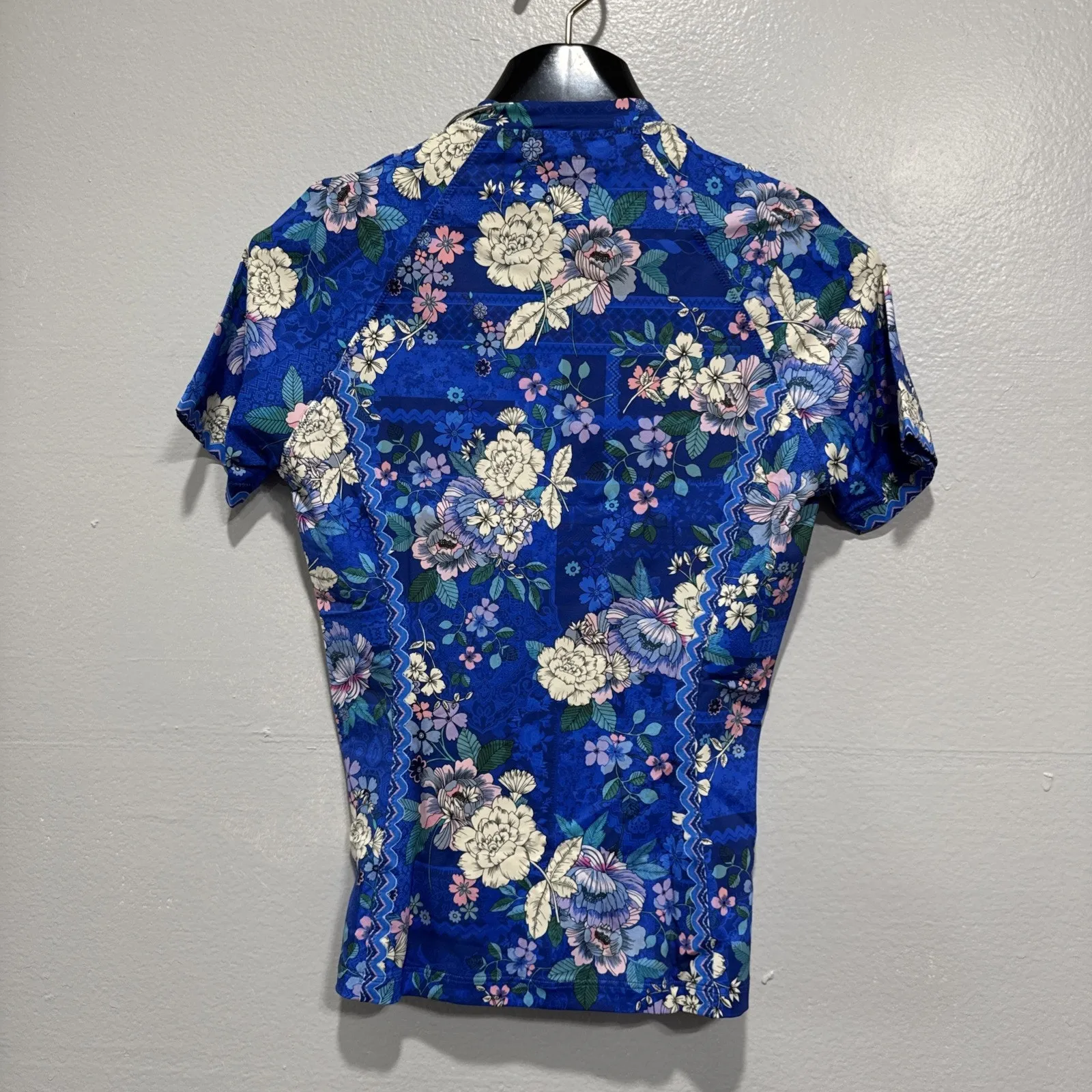Johnny Was Blue Dove Surf Shirt Size XS Blue Floral Rash Guard Beach Cruise - Image 2