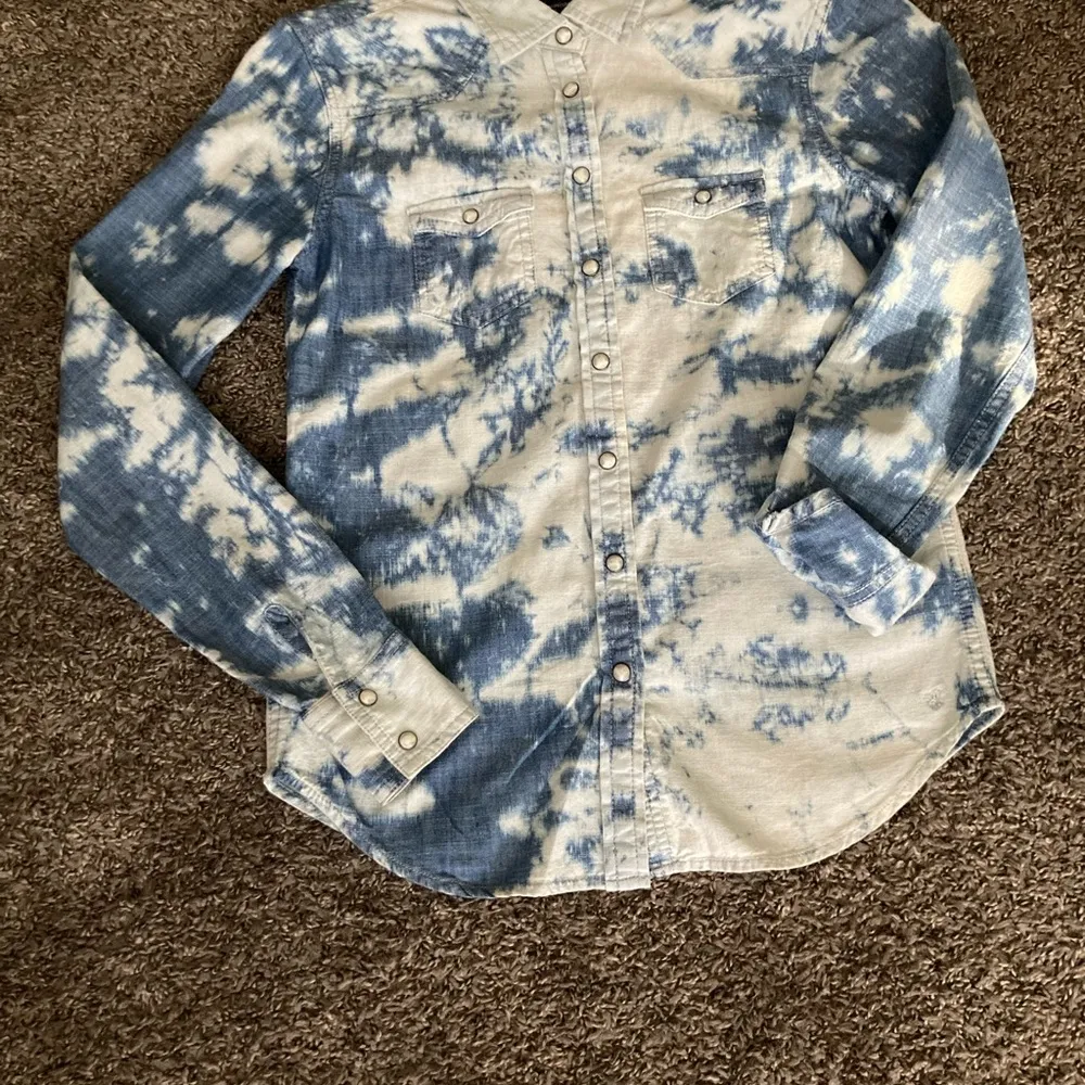 American Eagle Outfitters Blue and White Denim Shirt - Image 2
