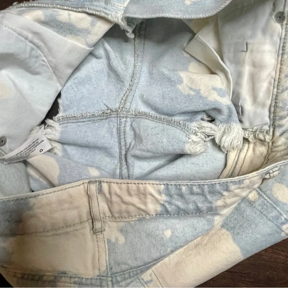 WILD FABLE light wash bleach high waisted shorts hidden button fly - Image 12