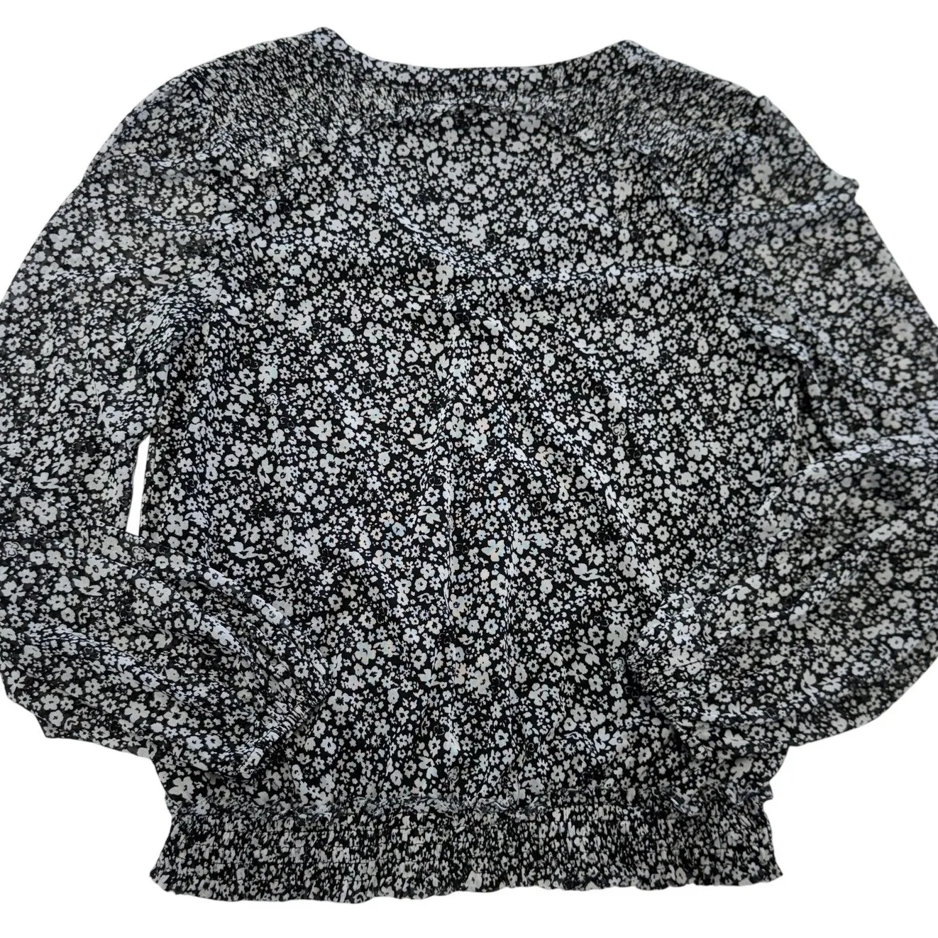 Evereve Shirt Womens Medium Black White Floral V Neck Long‎ Sleeve Smocked Sheer - Image 2