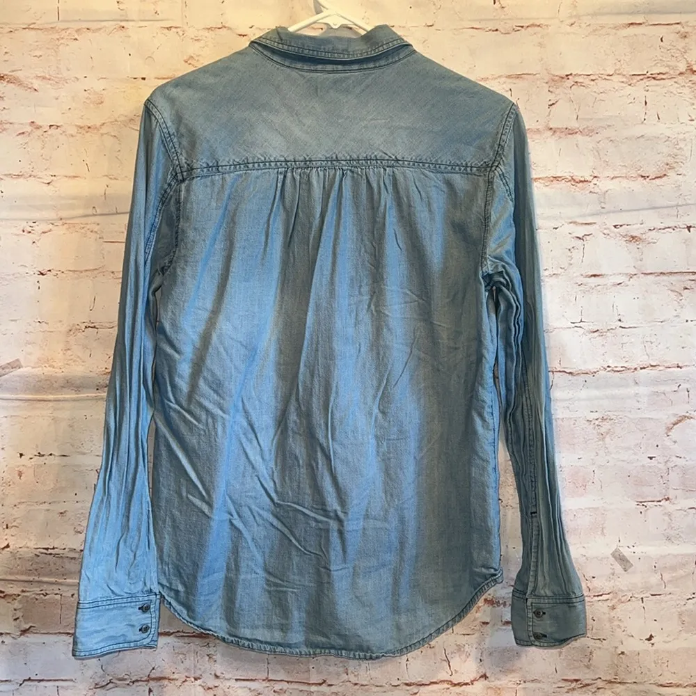 Caslon Shirt Womens Medium Blue Denim Jean Button Front Long Sleeve collared M - Image 5