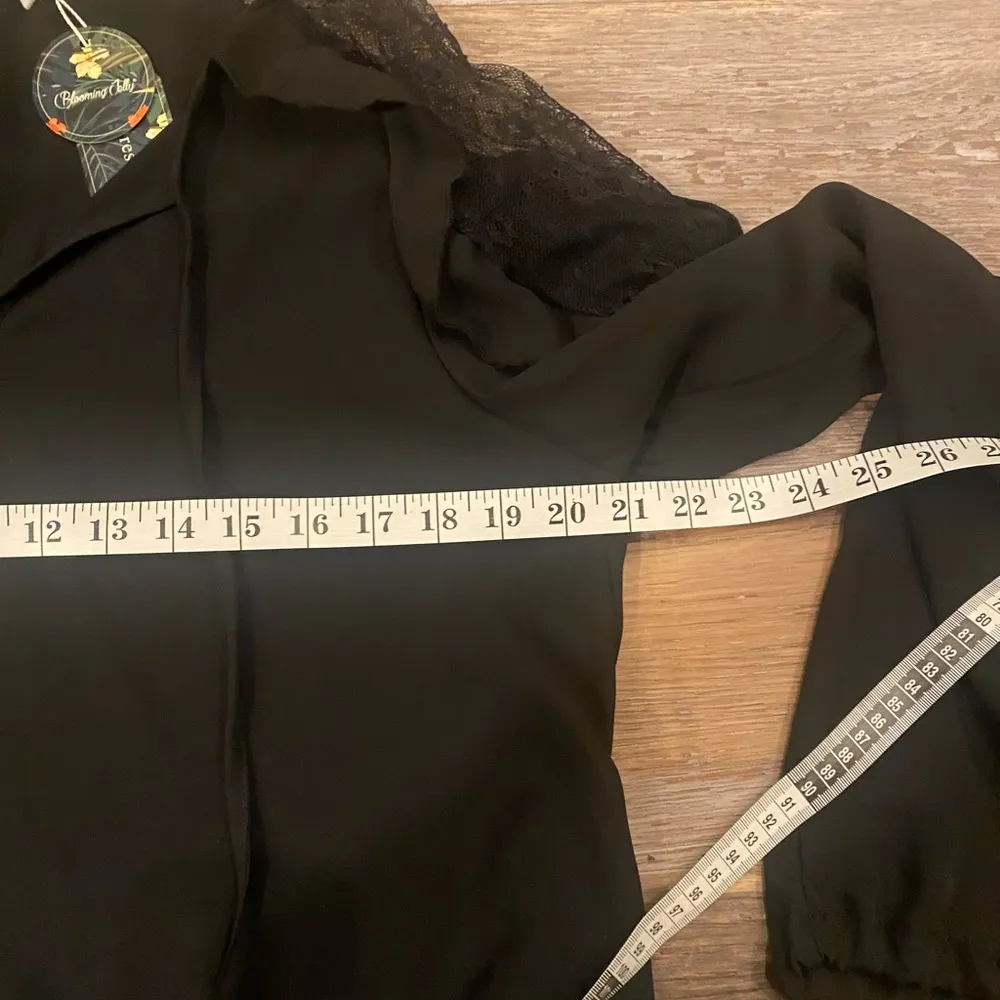 Blooming jelly blouse Black Lace Blouse Large NWT - Image 3