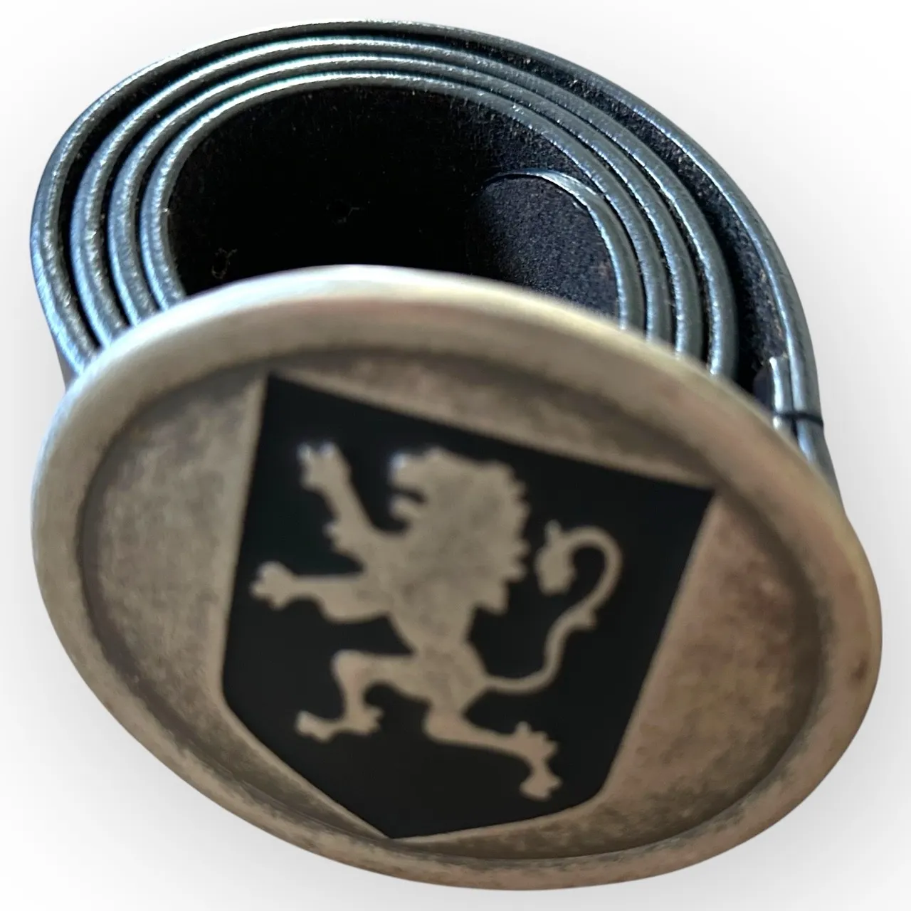 GUESS True Vintage Dark Brown Black Lion Crest Embossed Belt - Image 8