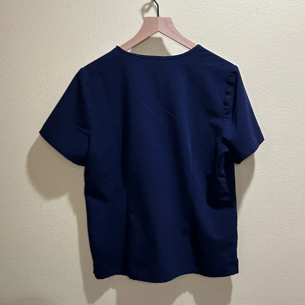 FIGS size large Casma Three-Pocket Scrub Top | technical collection - Image 6