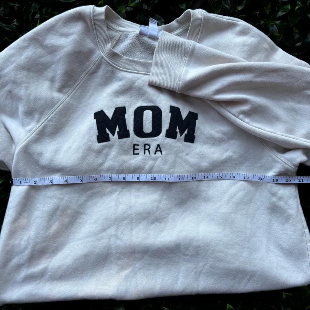 Beige Sweatshirt with Black 'MOM ERA' Print size LARGE White - Image 4