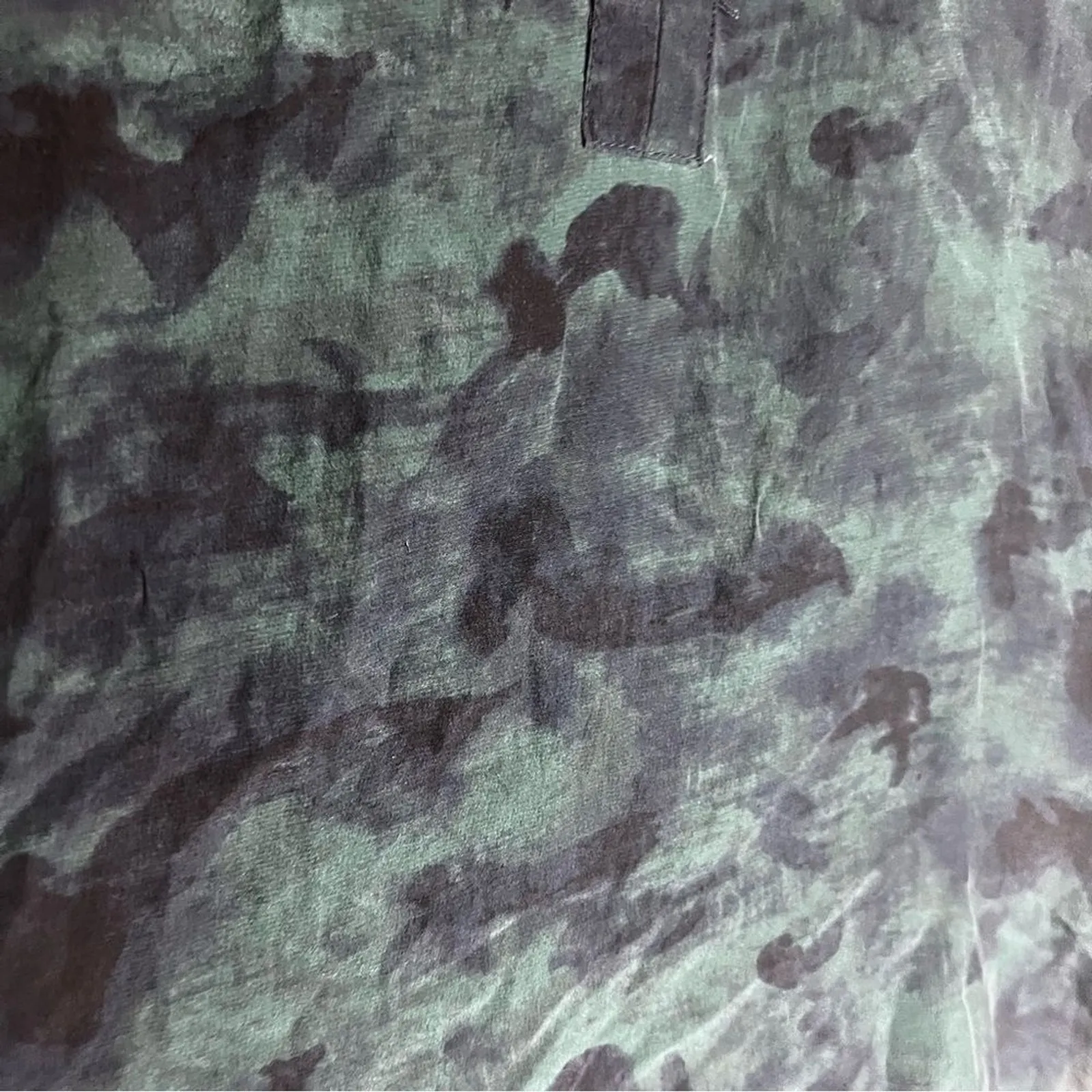 Aritiza Babaton Silk Blend Blouse with Solid Colored Arms Size Medium‎ Career - Image 4