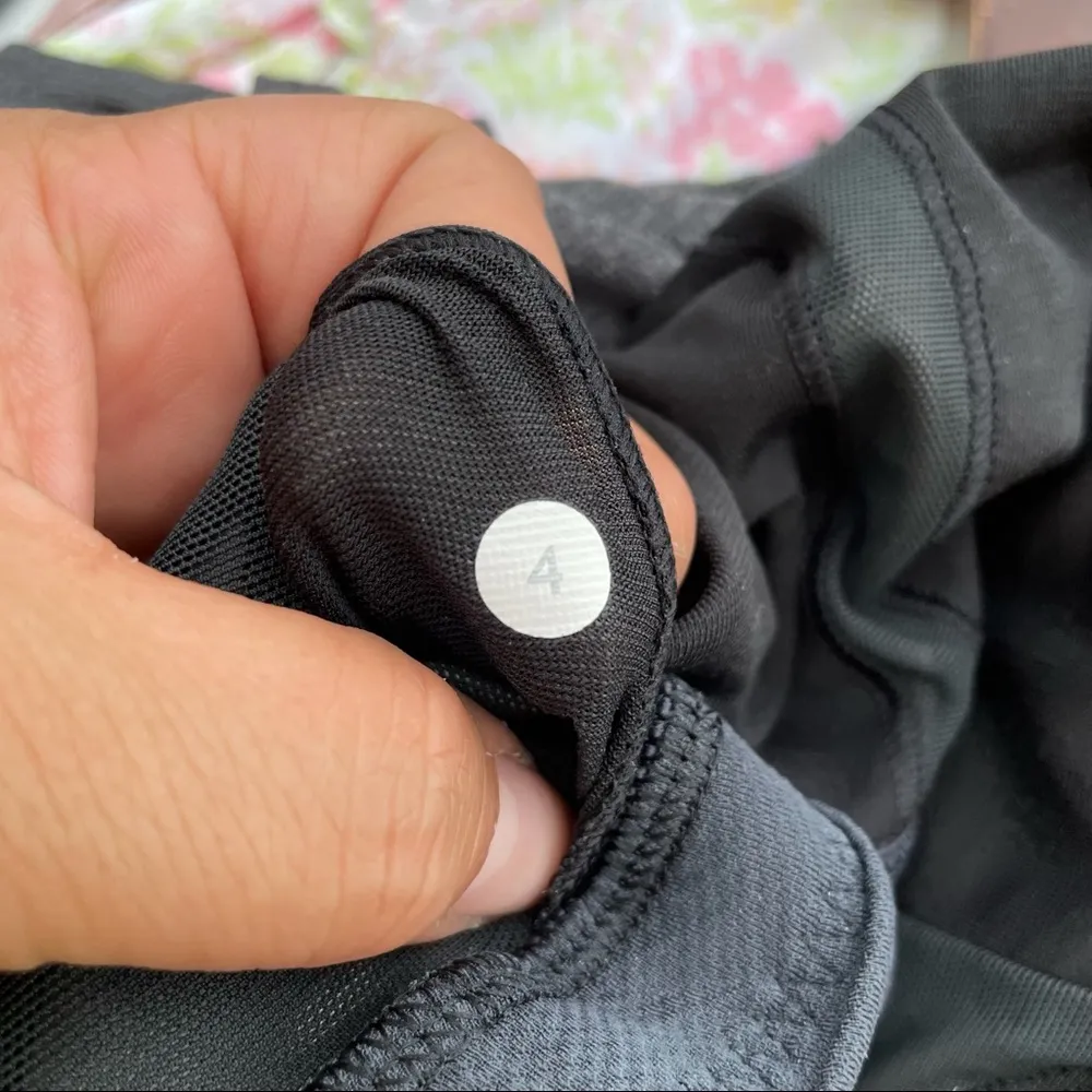 Lululemon Womens Tank Run Times Gray Black Attached Sports Bra Size 4 - Image 11