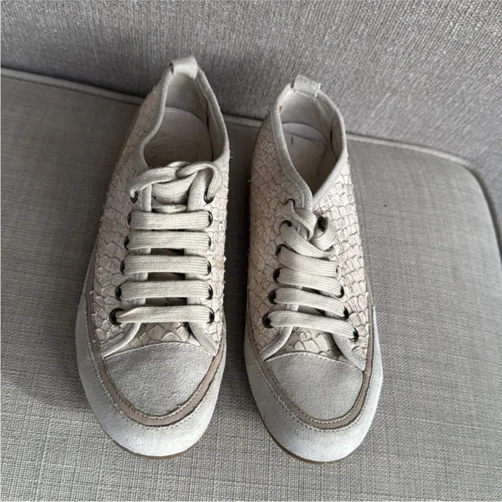 Charles David Cream Sneakers with Canvas Material and Low-Top Design - Image 2