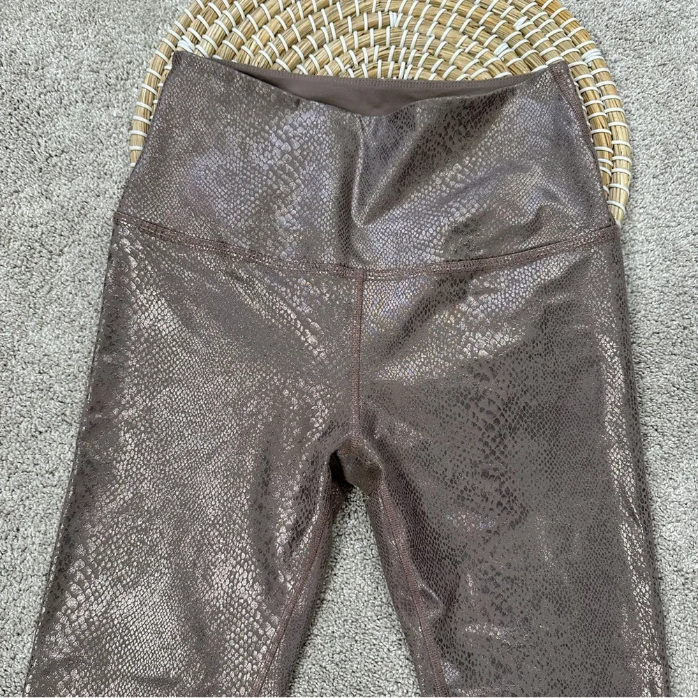 Beyond Yoga PowerShine Viper High Waisted 7/8 Legging Pull On in Mocha Size S - Image 4