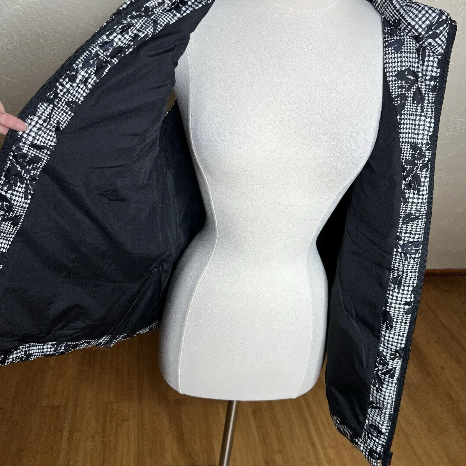 J Jill Down Vest Womens Small Petite Black White Floral Puffer LongLine Full Zip Size undefined - Image 6