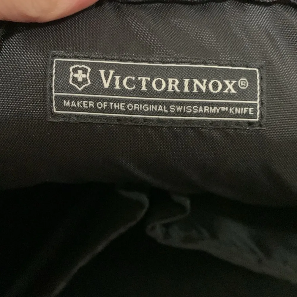 Victorinox Swiss Army laptop backpack travel bag 3 zippered compartments plus 1 Black - Image 6
