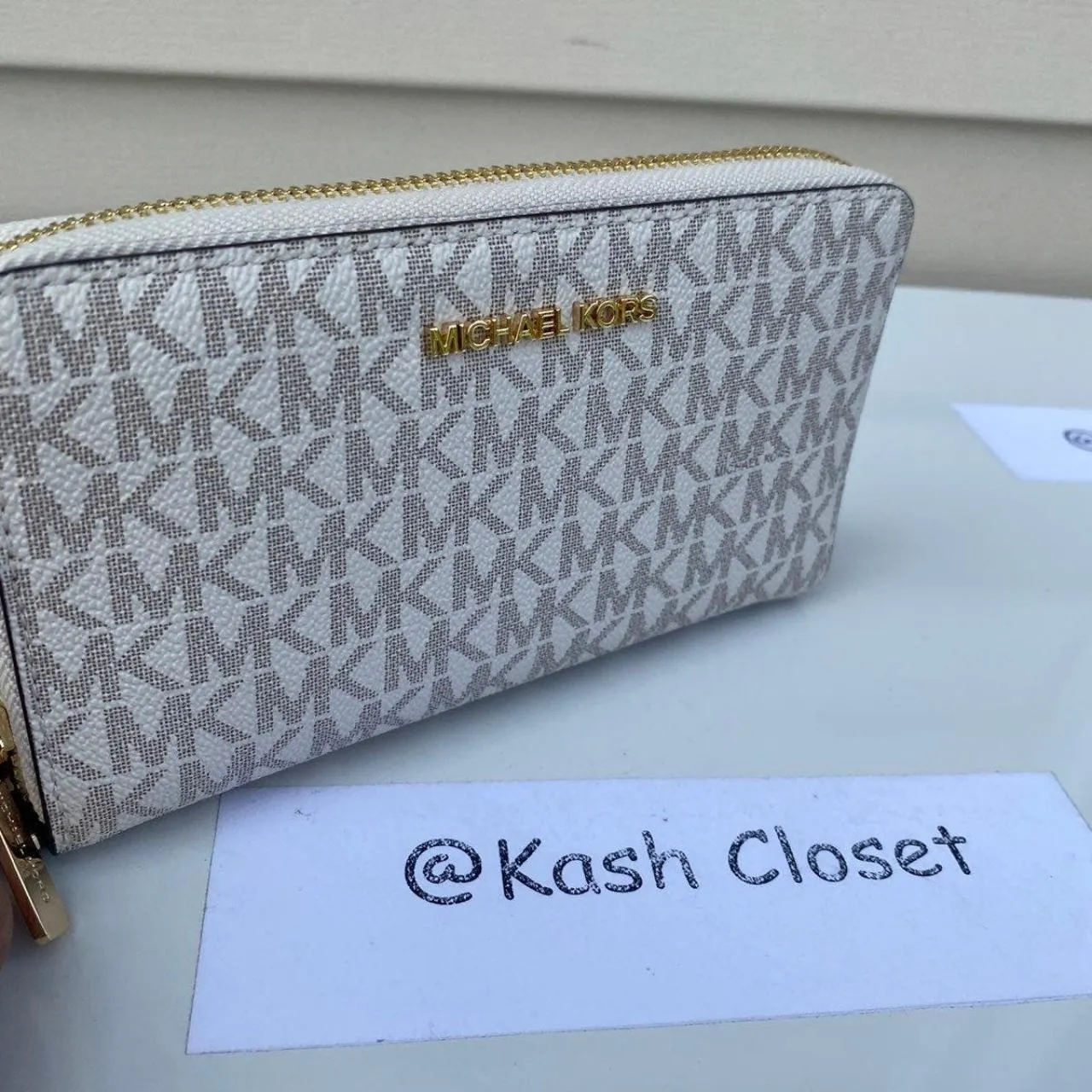 Michael Kors Vanilla Jet Set Travel Phone Case Wristlet Wallet - Image 3