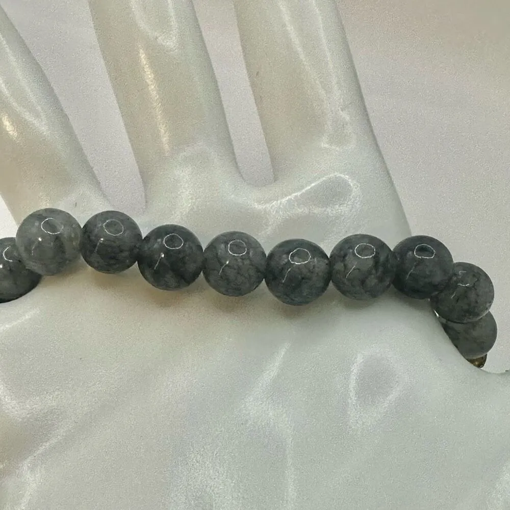 Sequin grey quartz stretchy bracelet with leaf charm Gray - Image 9
