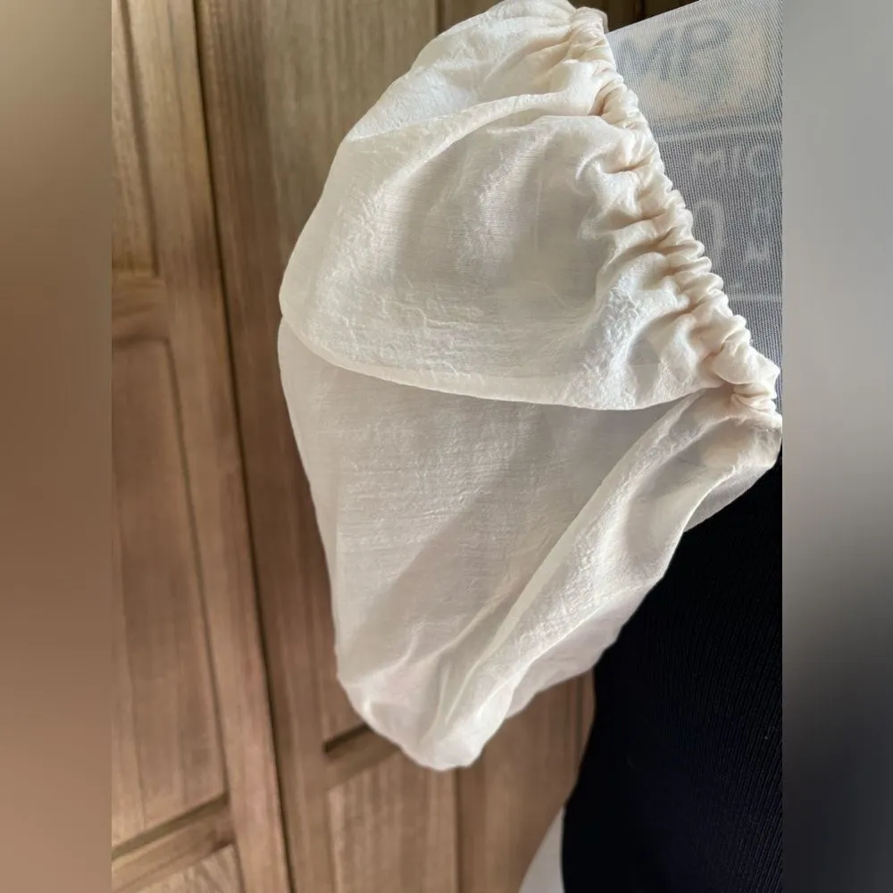 NWT Miou Muse Puffed Sleeve Crop top. Cream sleeve with black bodice. Size M - Image 5