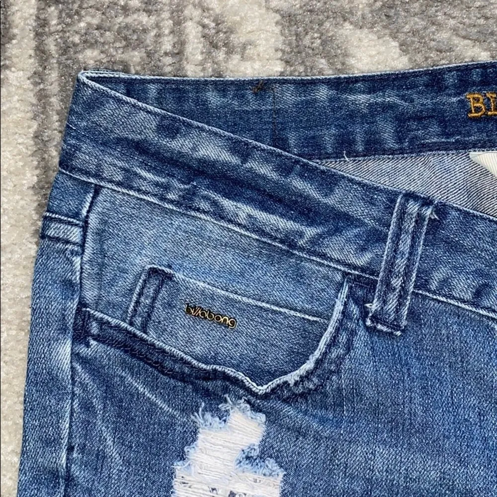 Billabong Distressed Low-Rise Skinny Jeans - Image 3