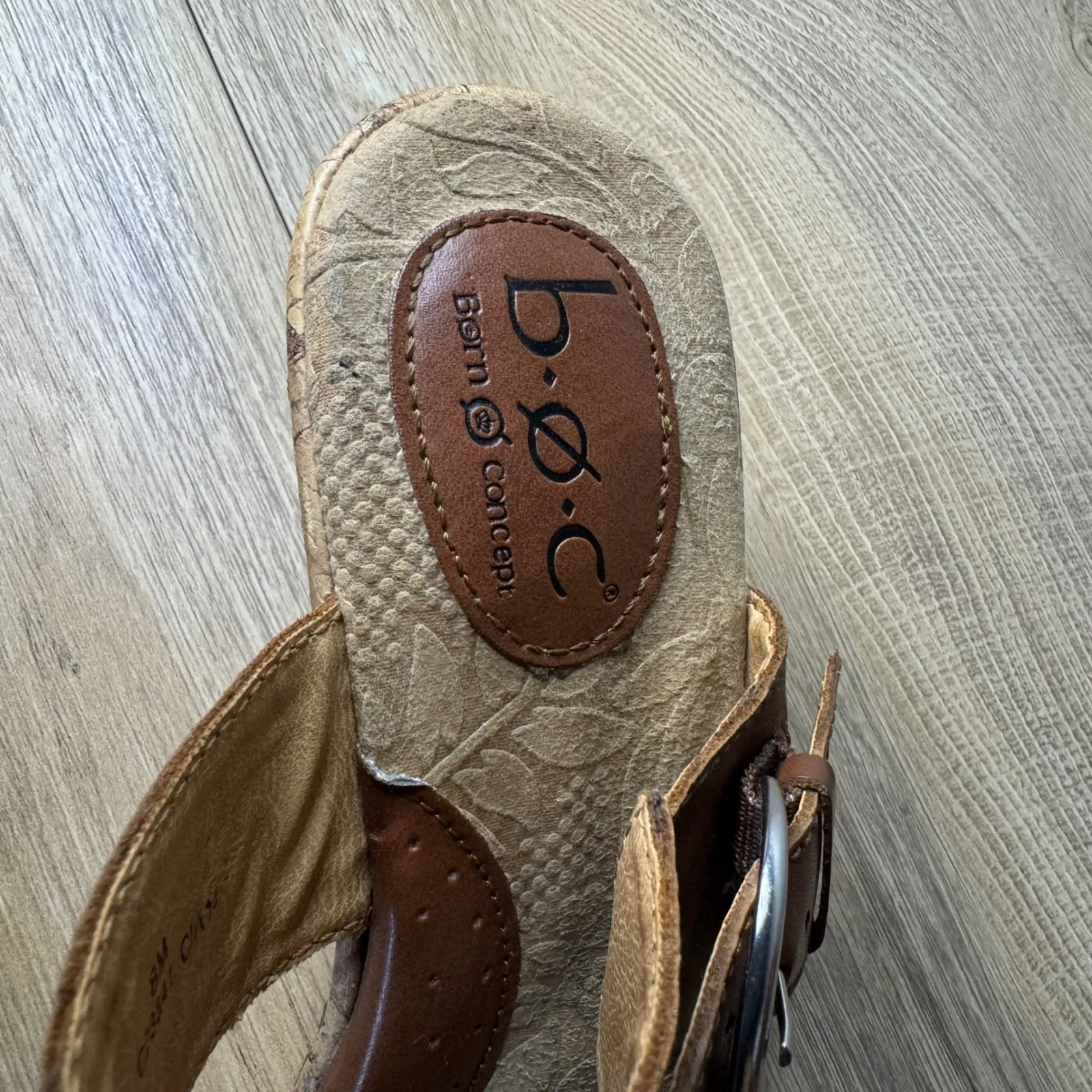BOC Born Concepts Brown Leather Wedge Sandals Buckle Detail‎ Comfortable Size 8M - Image 8