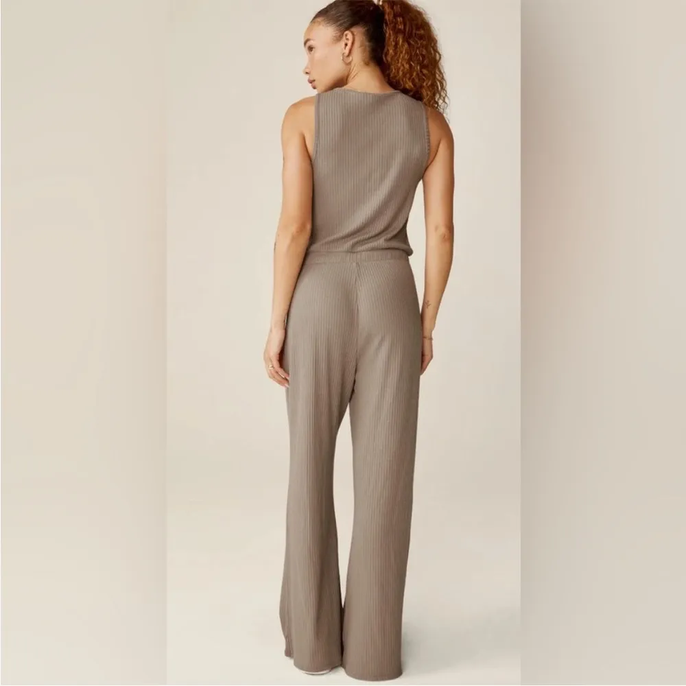 Beyond Yoga Jetsetter Ribbed V-Neck Jumpsuit Birch Color taupe wide leg M - Image 2