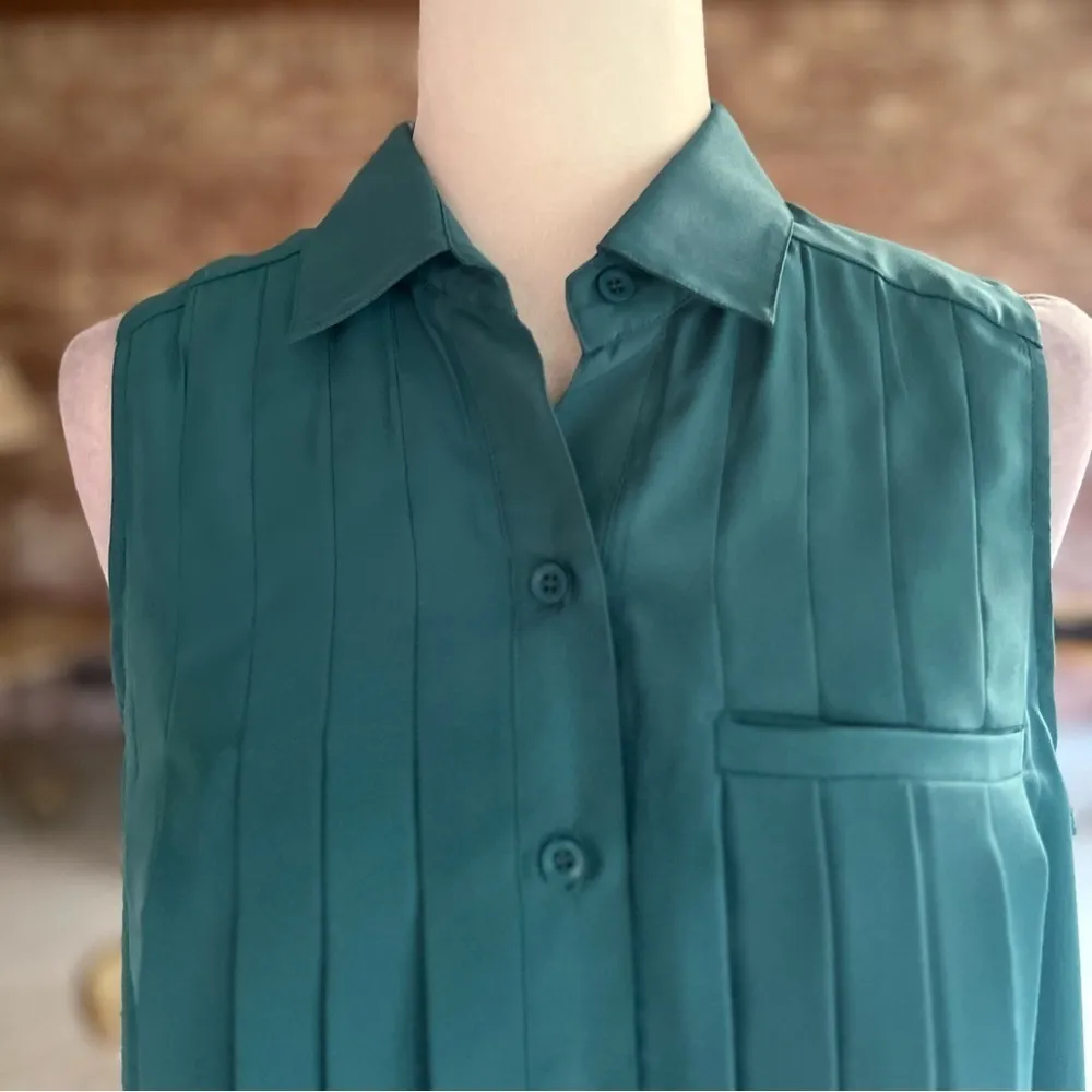 BCBGeneration NWT  Top Teal Pleated High Low Sleeveless Blouse High Low NWT S - Image 4