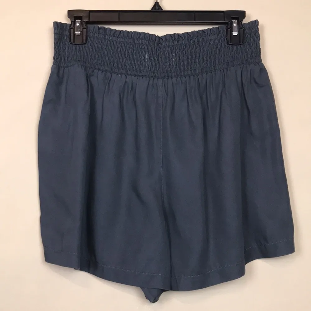NWT Abercrombie & Fitch Women’s Smocked High Waisted Tie Gray Shorts - Image 4