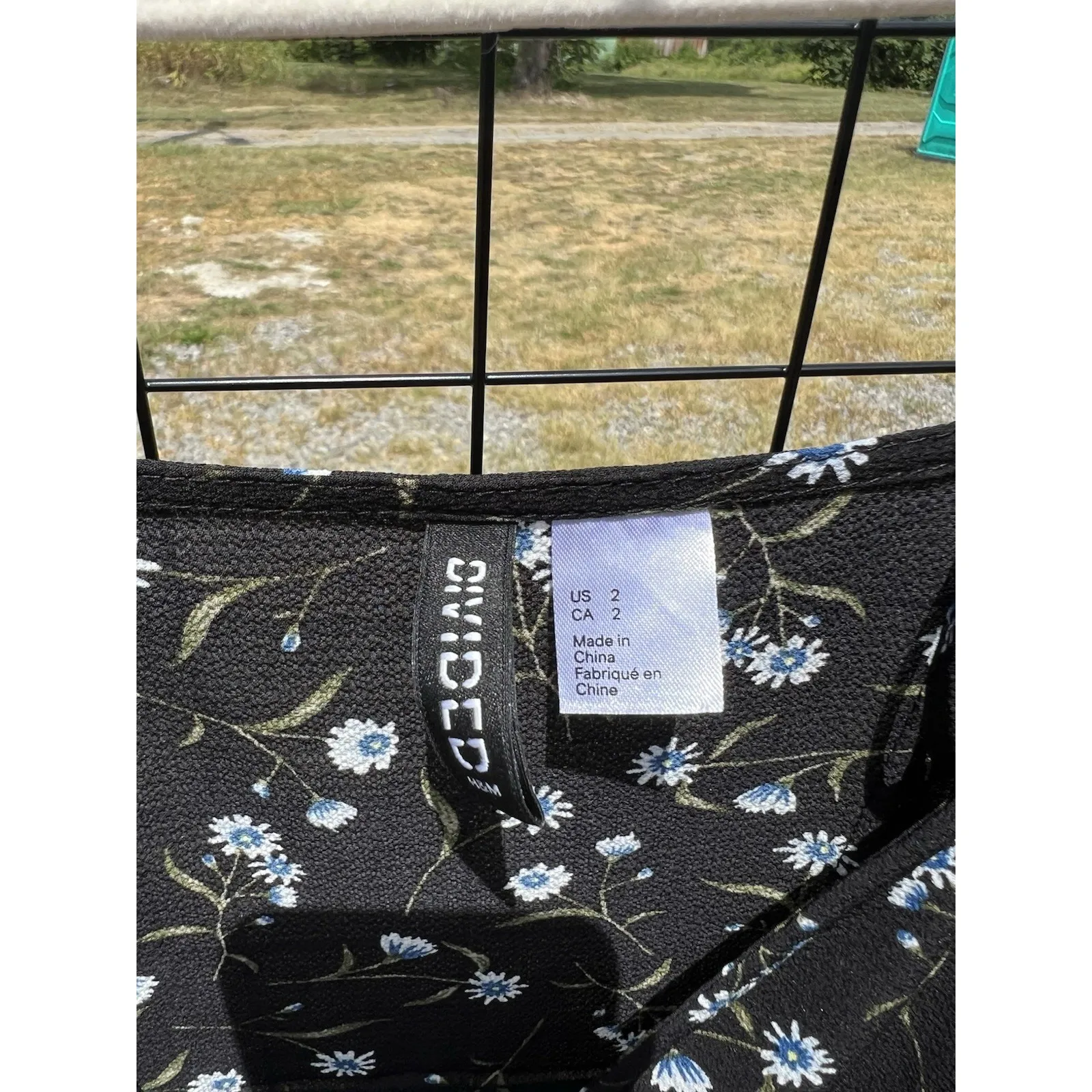 ✨ H&M Divided‎ Black Wrap Dress Women's Size 2 Floral Pattern - Image 4