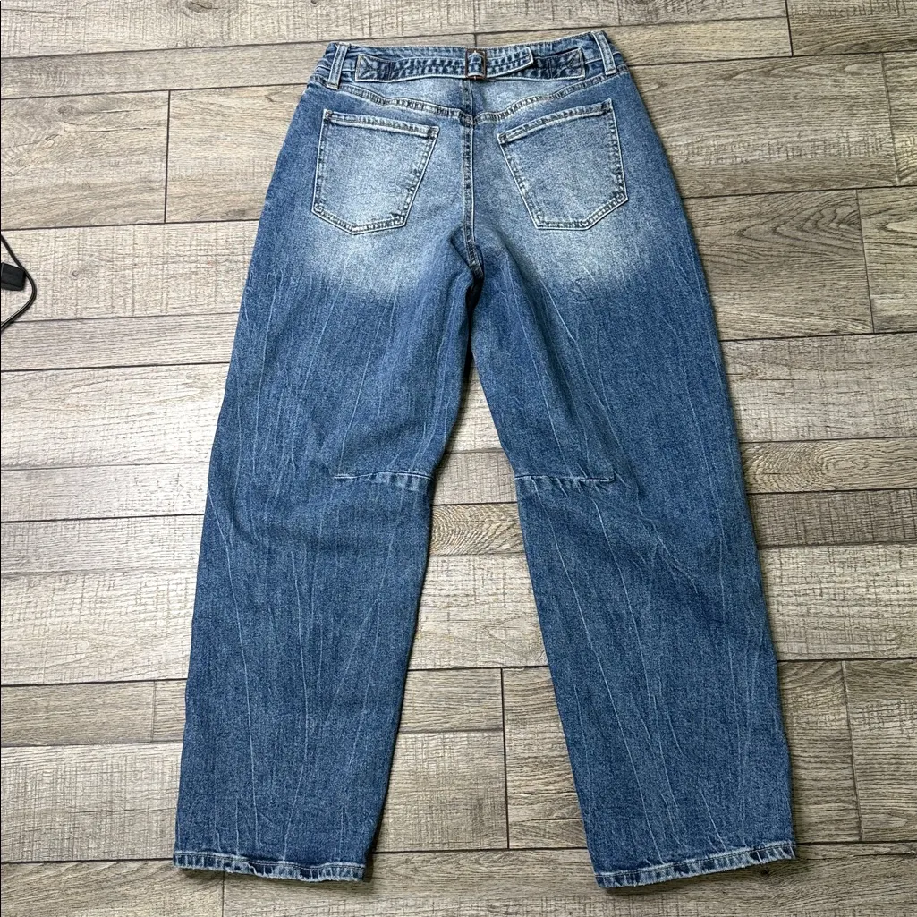 SO Women's Blue Mid-Rise Barrel Jeans - Image 4