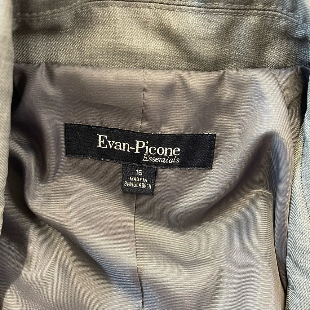 Evan Picone Gray Blazer Classic Tailored Design Size 16 - Image 2