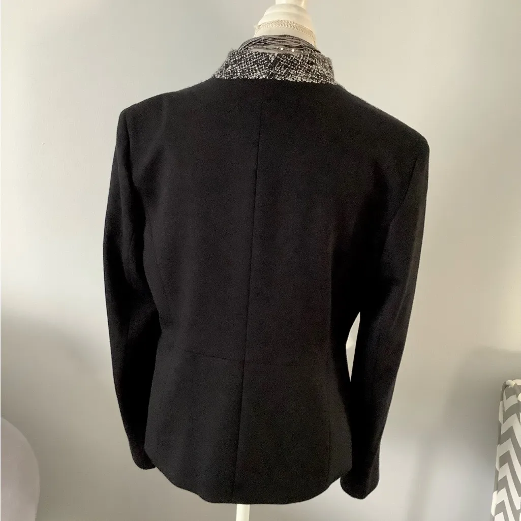 NICE  COMFY blazer 🤍🖤🤍🖤🤍 - Image 2