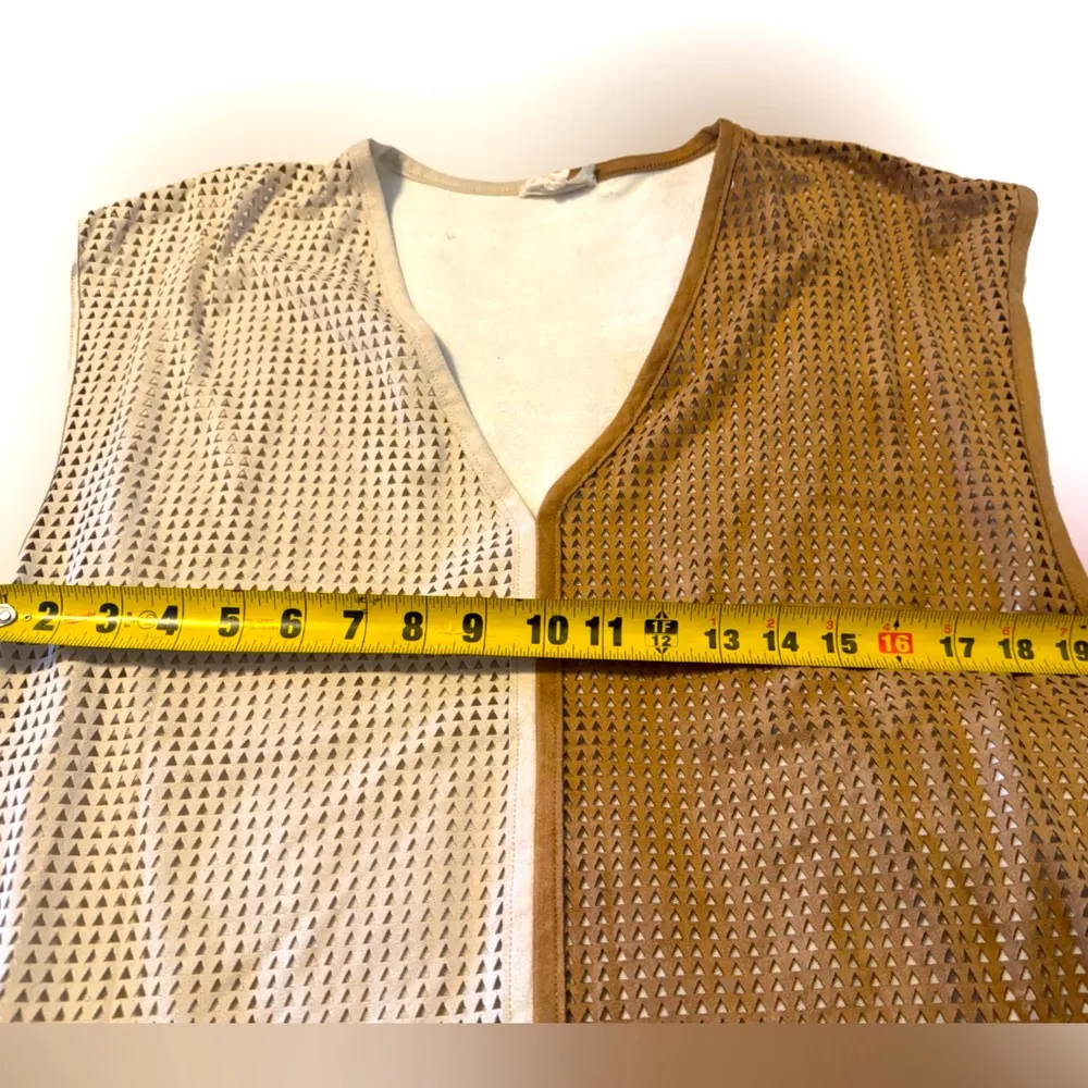 Cream Asymmetrical Cap Sleeve Blouse Size L - Image 3