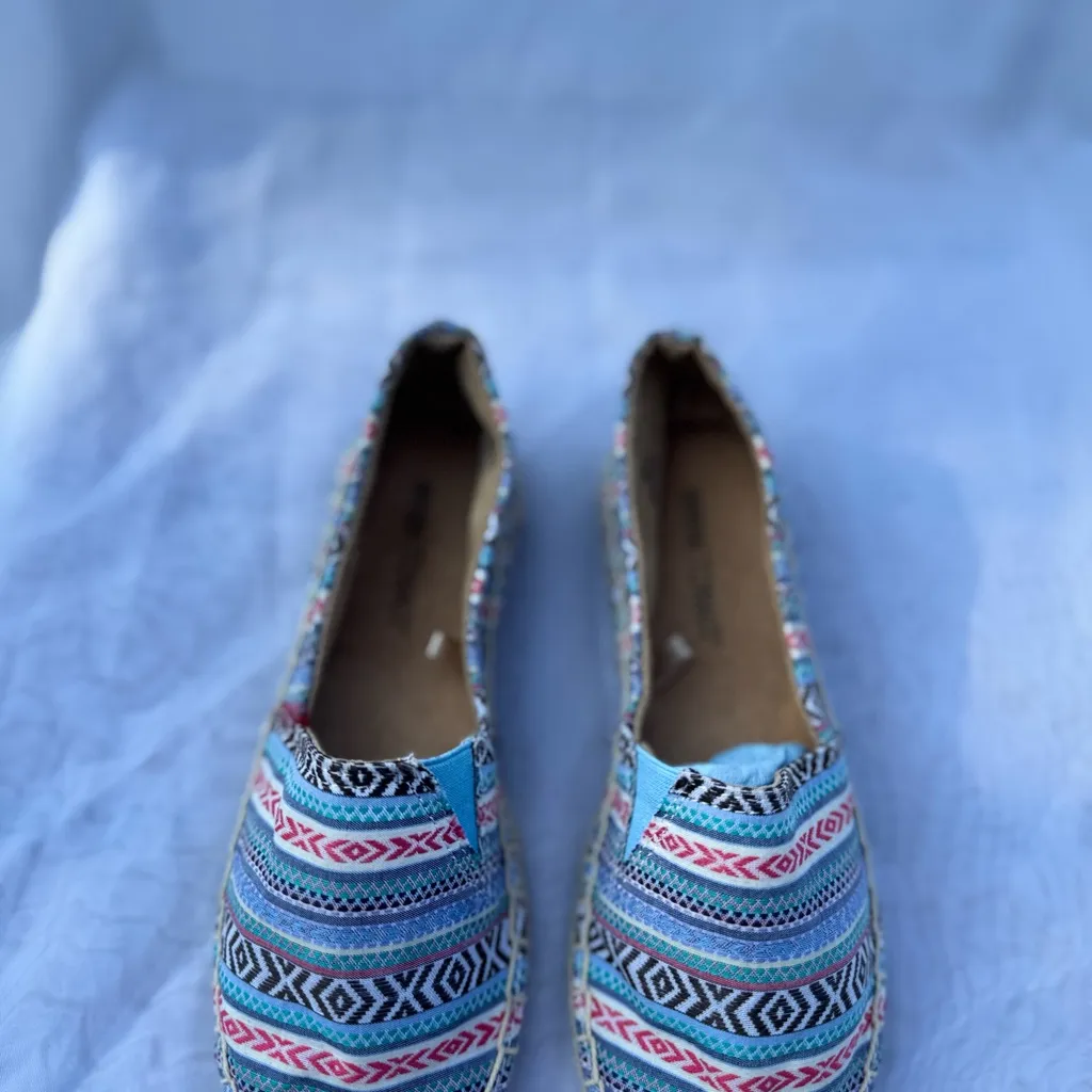 Minnetonka Blue and‎ Red Patterned Espadrilles - Image 2