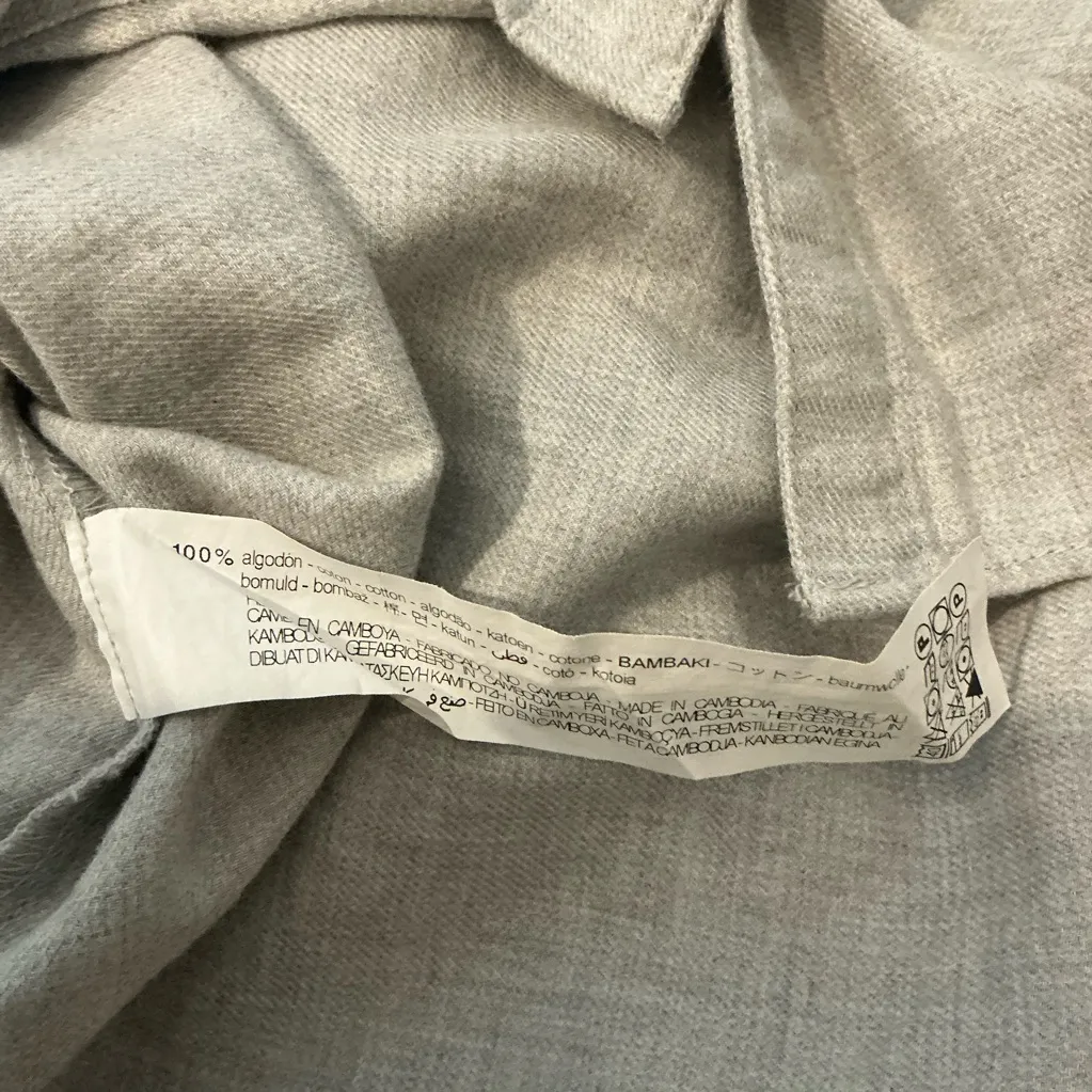 NWOT Zara Light Gray Button-Up Shirt Size XS - Image 8