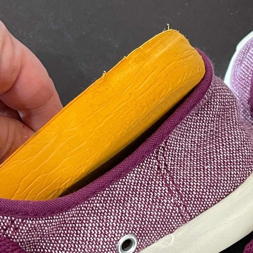 Converse All Stars removable insoles shoes in a size women’s 9 men’s 7.5 - Image 5