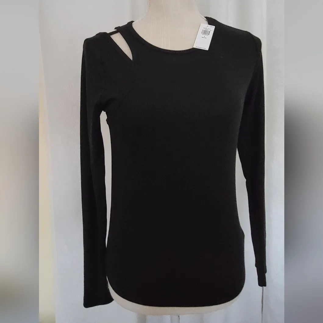 NWT Old Navy Long-Sleeve UltraLite Rib-Knit Asymmetric Cutout T-Shirt for Women - Image 3