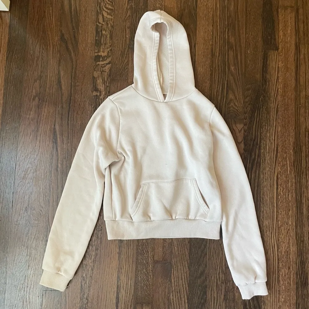 Amazon beige sweatshirt/pants set - Image 3