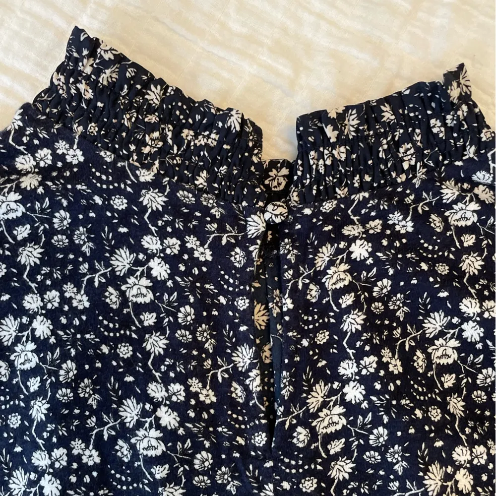 LOFT Vine Lace Trim Mock Neck Smocked Ditsy Floral Top Size L - Image 8