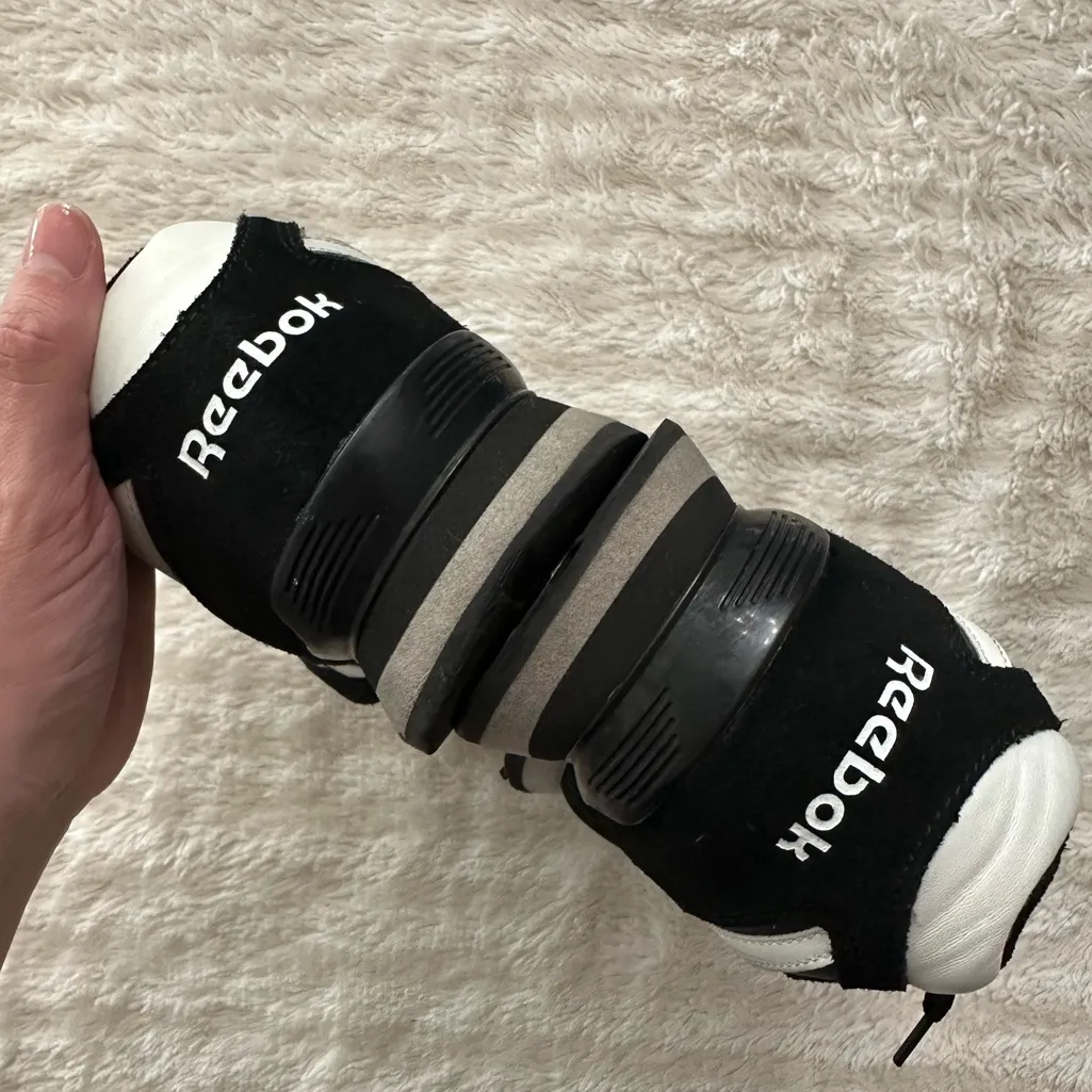 Reebok women’s black white Batman work composite toe sneakers size 8.5 - Image 4