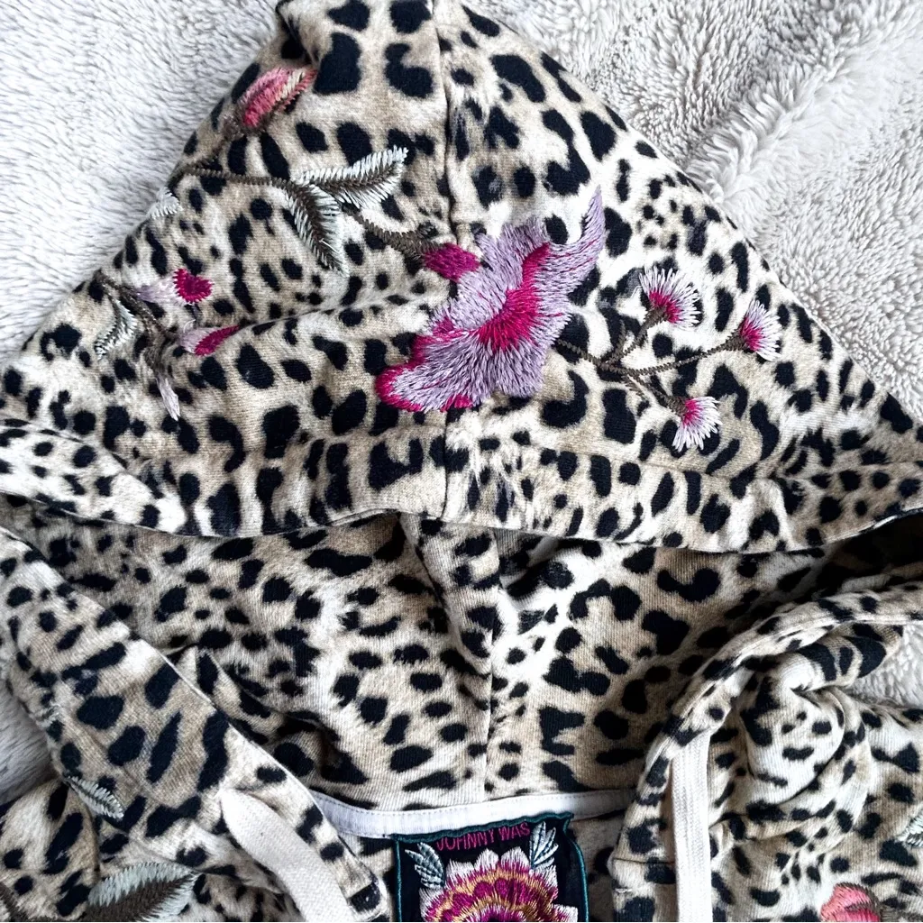 Johnny Was Vienna Leopard Print Sweatshirt in Rose Large - Image 7