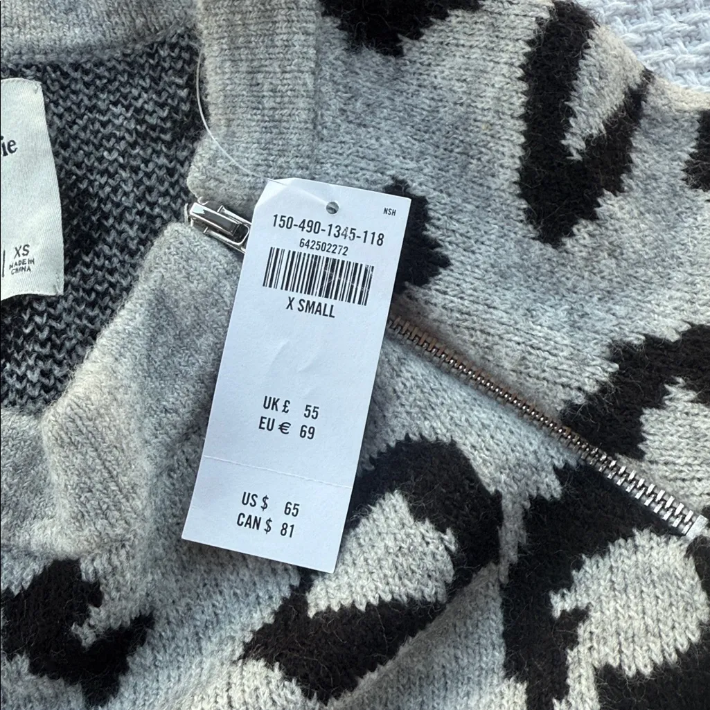 NEW WOMENS XS Abercrombie & Fitch Black and Gray Animal Print Sweater - Image 3