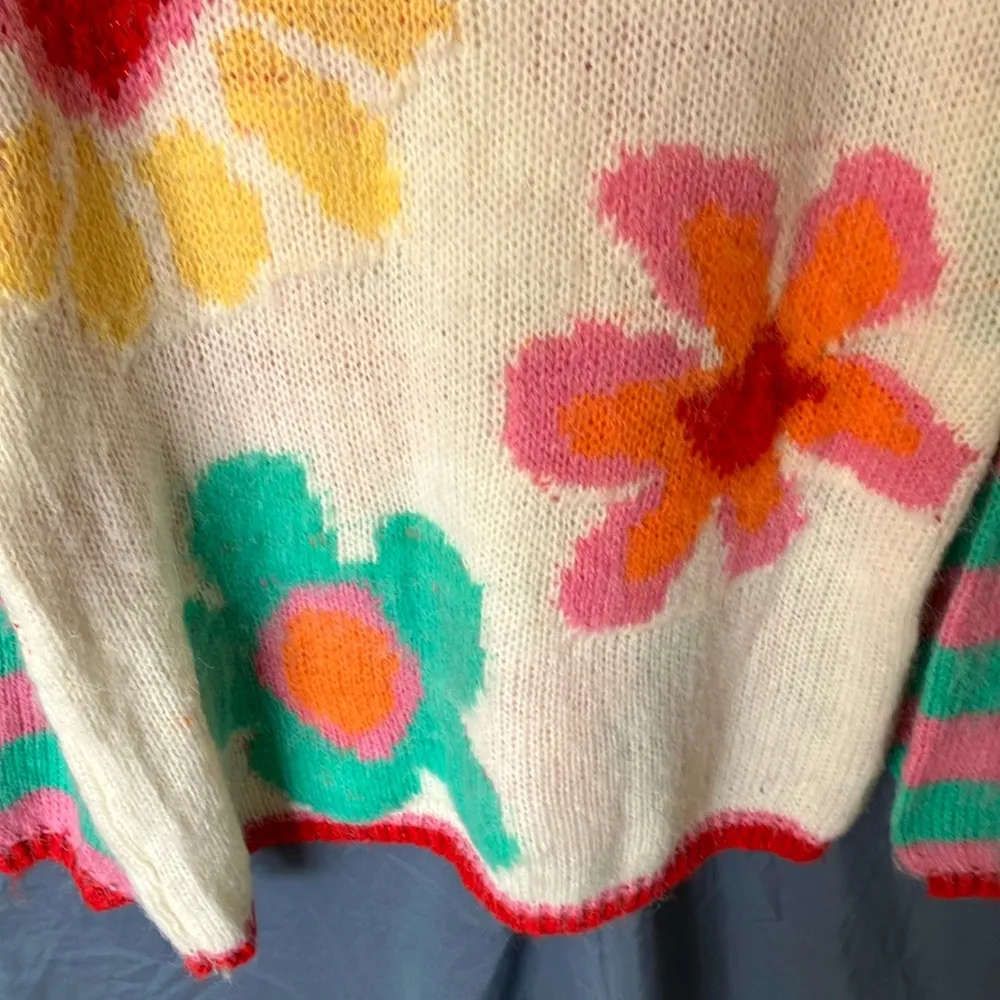 Gold & Silver: Pink & Green Crew Neck Floral Design Sweater - Image 12